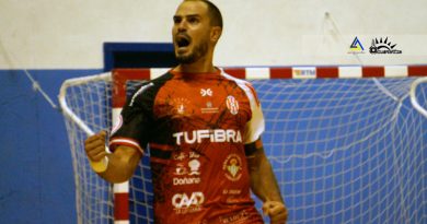 Duvi, del ADYO, celebra un gol anotado al Nevaluz Écija UD.